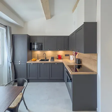 Logis Du Rocher Apartment